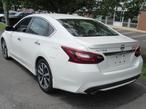 Used 2017 Nissan Altima SR FWD image 6