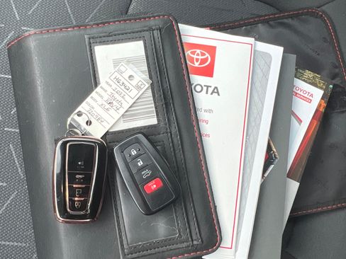 Used 2022 Toyota RAV4 AWD XLE w/ Convenience Package image 24