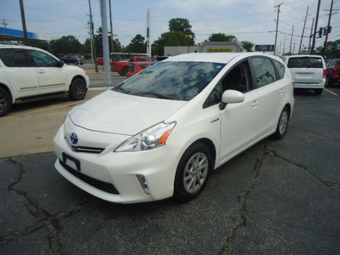 Used 2012 Toyota Prius V Three Wagon 4D FWD image 13