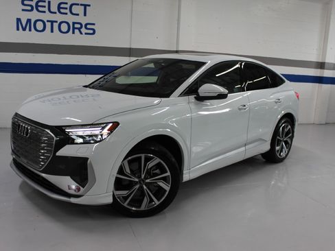 Used 2024 Audi Q4 e-tron quattro Prestige Sportback AWD/4WD image 3
