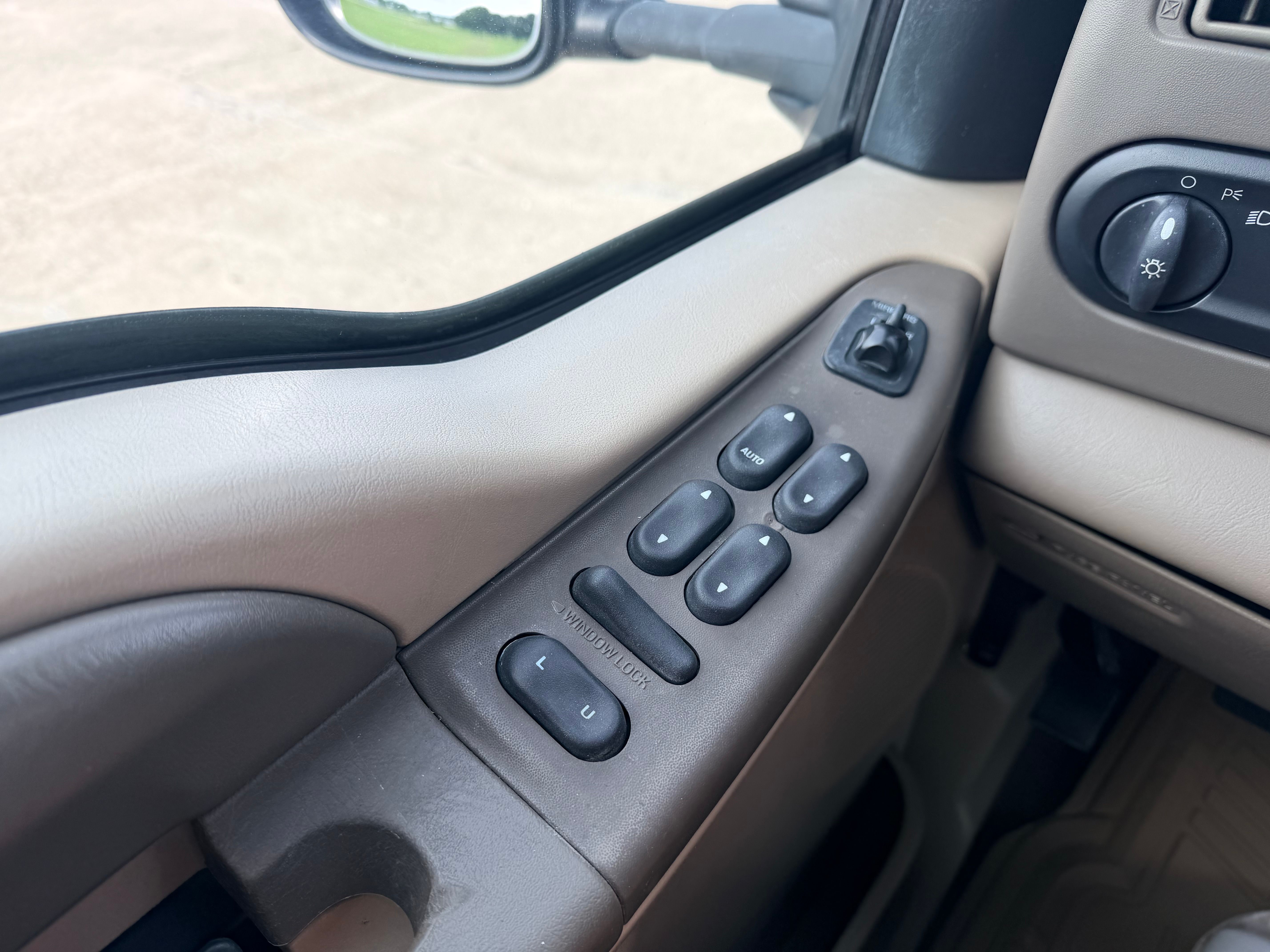Used 2000 Ford Excursion 2WD XLT image 10