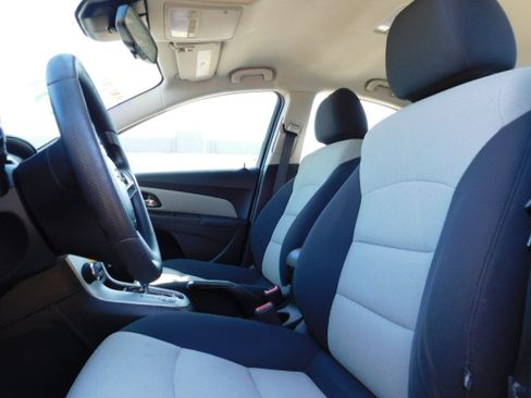Used 2016 Chevrolet Cruze LS image 11