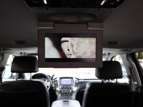Used 2018 Chevrolet Suburban Premier image 29