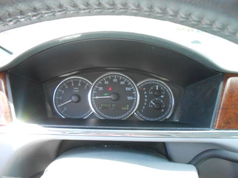 Used 2005 Buick LaCrosse CXL image 16