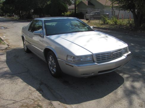 Used 2002 Cadillac Eldorado ESC image 2