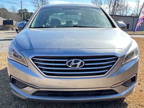 Used 2017 Hyundai Sonata SE image 3