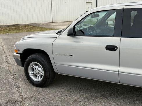 Used 2000 Dodge Dakota Sport RWD image 30