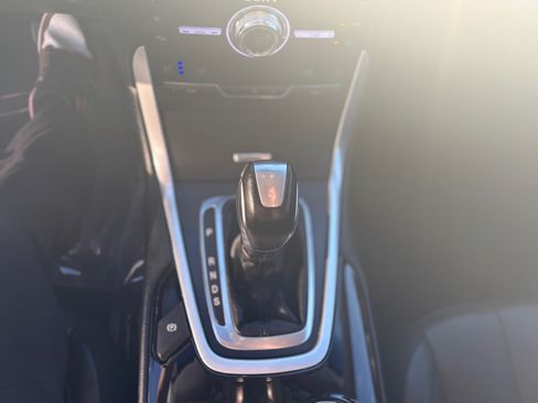 Used 2018 Ford Edge Titanium image 18