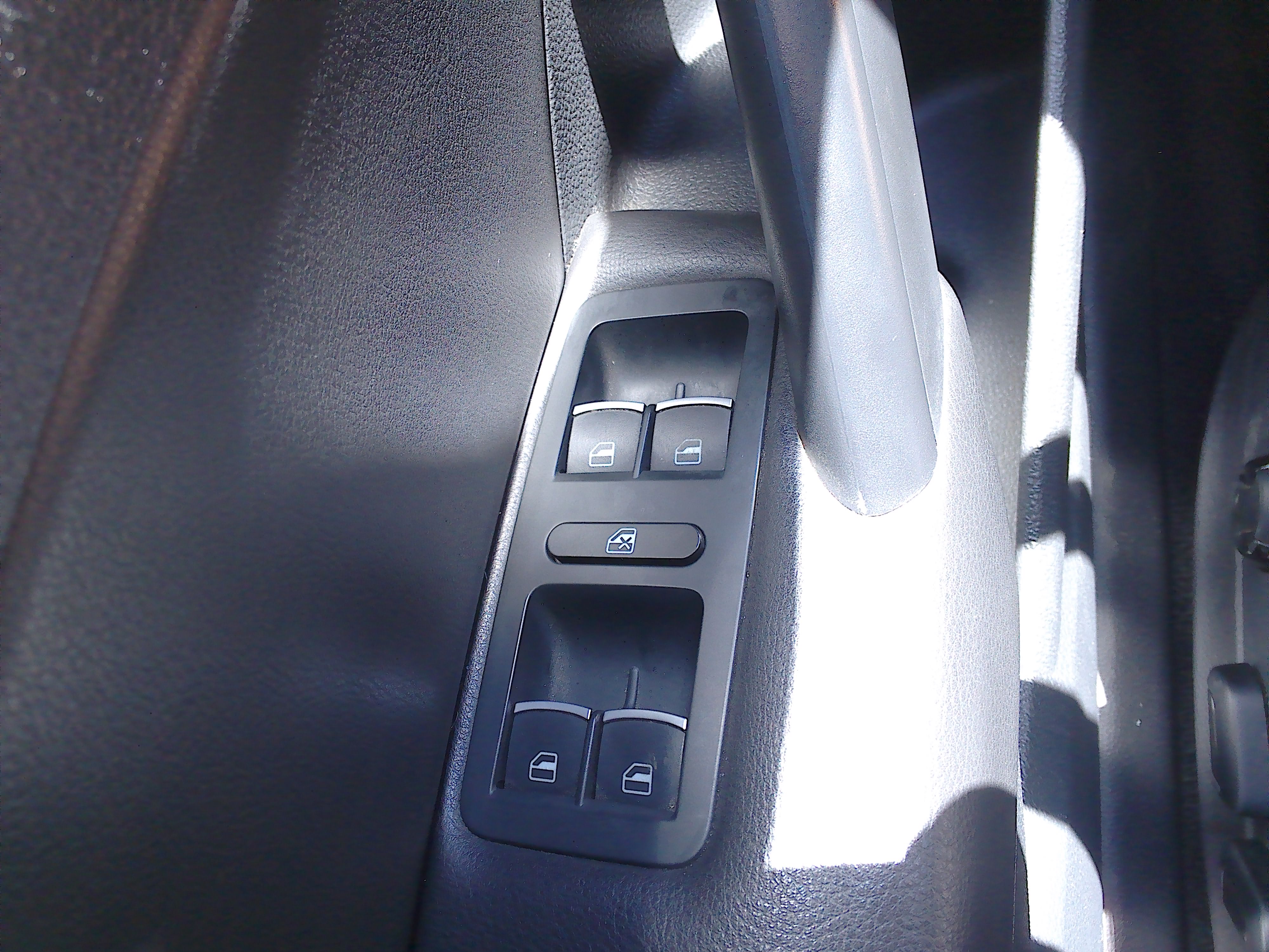 Used 2015 Volkswagen Passat TDI FWD image 23