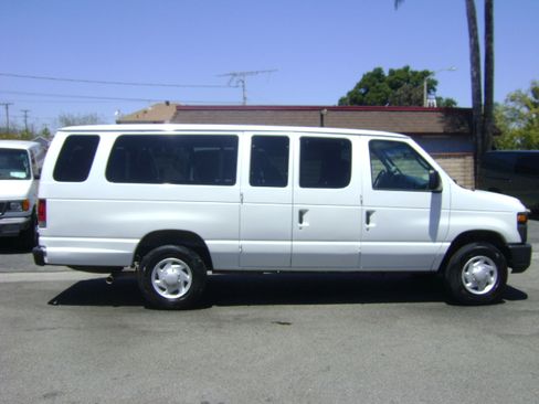 Used 2008 Ford E-350 and Econoline 350 Extended Wagon Super Duty RWD image 2