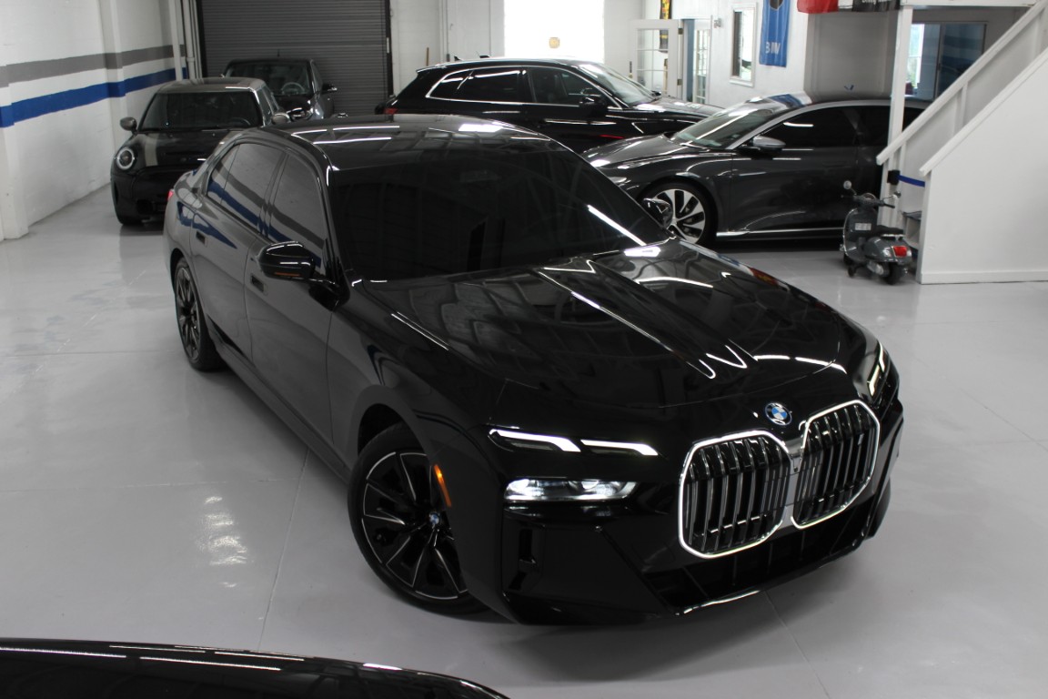 Used 2024 BMW i7 eDrive50 RWD image 13