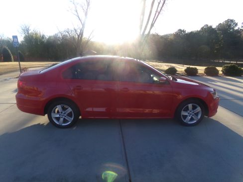 Used 2011 Volkswagen Jetta TDI SE image 6
