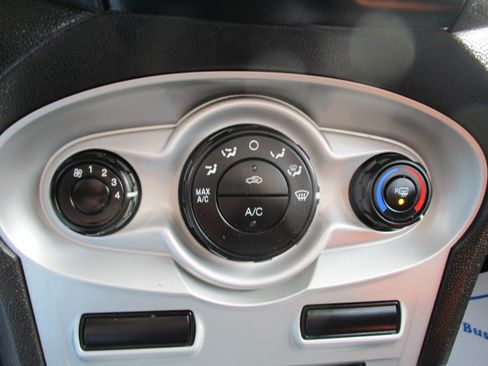 Used 2019 Ford Fiesta SE image 42