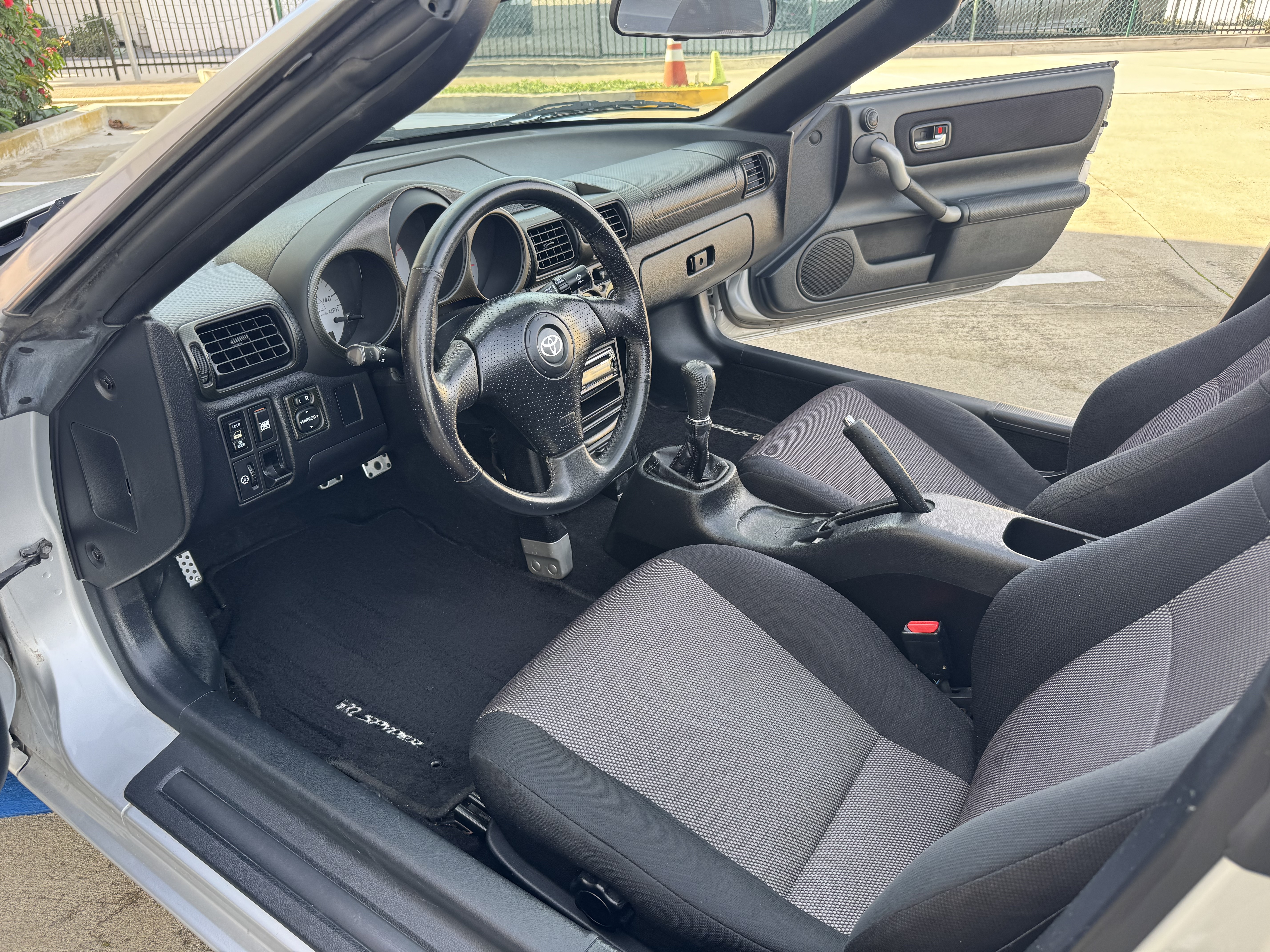 Used 2002 Toyota MR2 Spyder RWD image 36