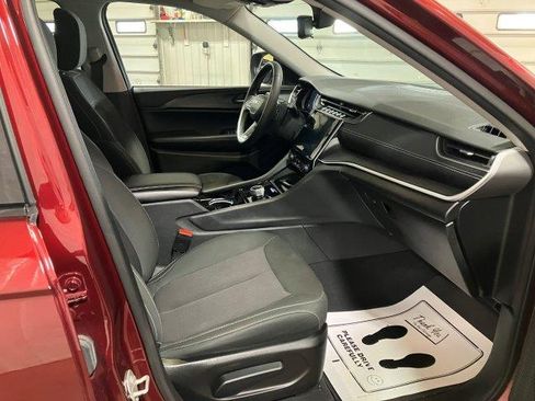 Used 2023 Jeep Grand Cherokee L Laredo image 26