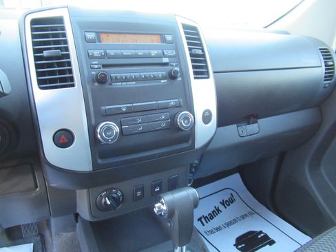 Used 2011 Nissan Frontier SV image 13