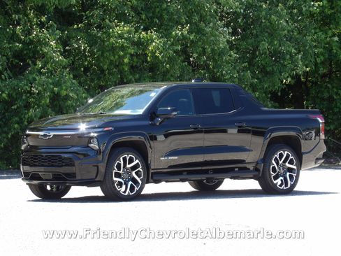 Used 2024 Chevrolet Silverado EV 4x4 Crew Cab RST image 1