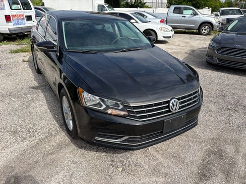 Used 2016 Volkswagen Passat 1.8T FWD image 2