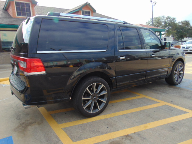 Used 2017 Lincoln Navigator L 4WD Reserve image 11