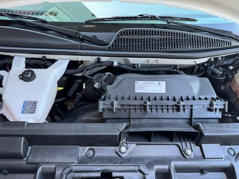 Used 2022 GMC Savana 3500 Extended RWD image 28