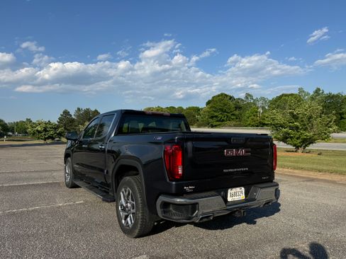 Used 2023 GMC Sierra 1500 SLT AWD/4WD image 5