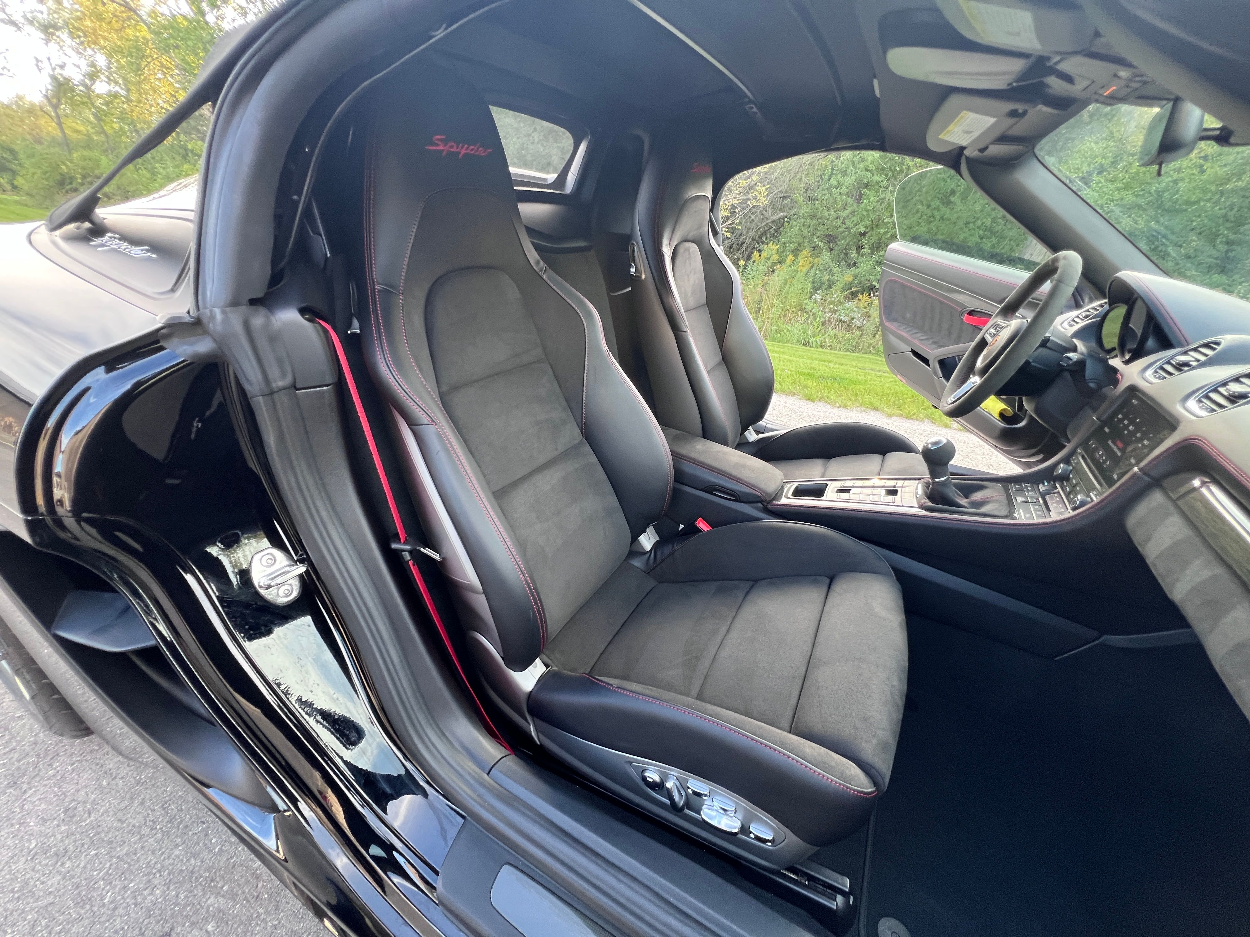 Used 2021 Porsche 718 Boxster Spyder RWD image 26