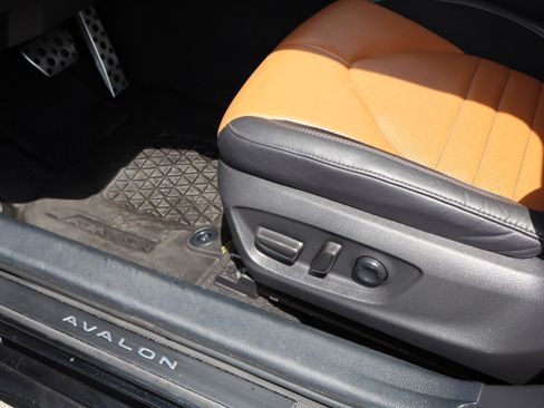 Used 2022 Toyota Avalon Touring FWD image 18