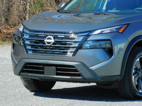 Used 2026 Nissan Rogue SV image 8