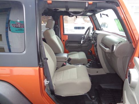 Used 2010 Jeep Wrangler Mountain image 6
