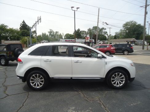 Used 2013 Lincoln MKX AWD image 3