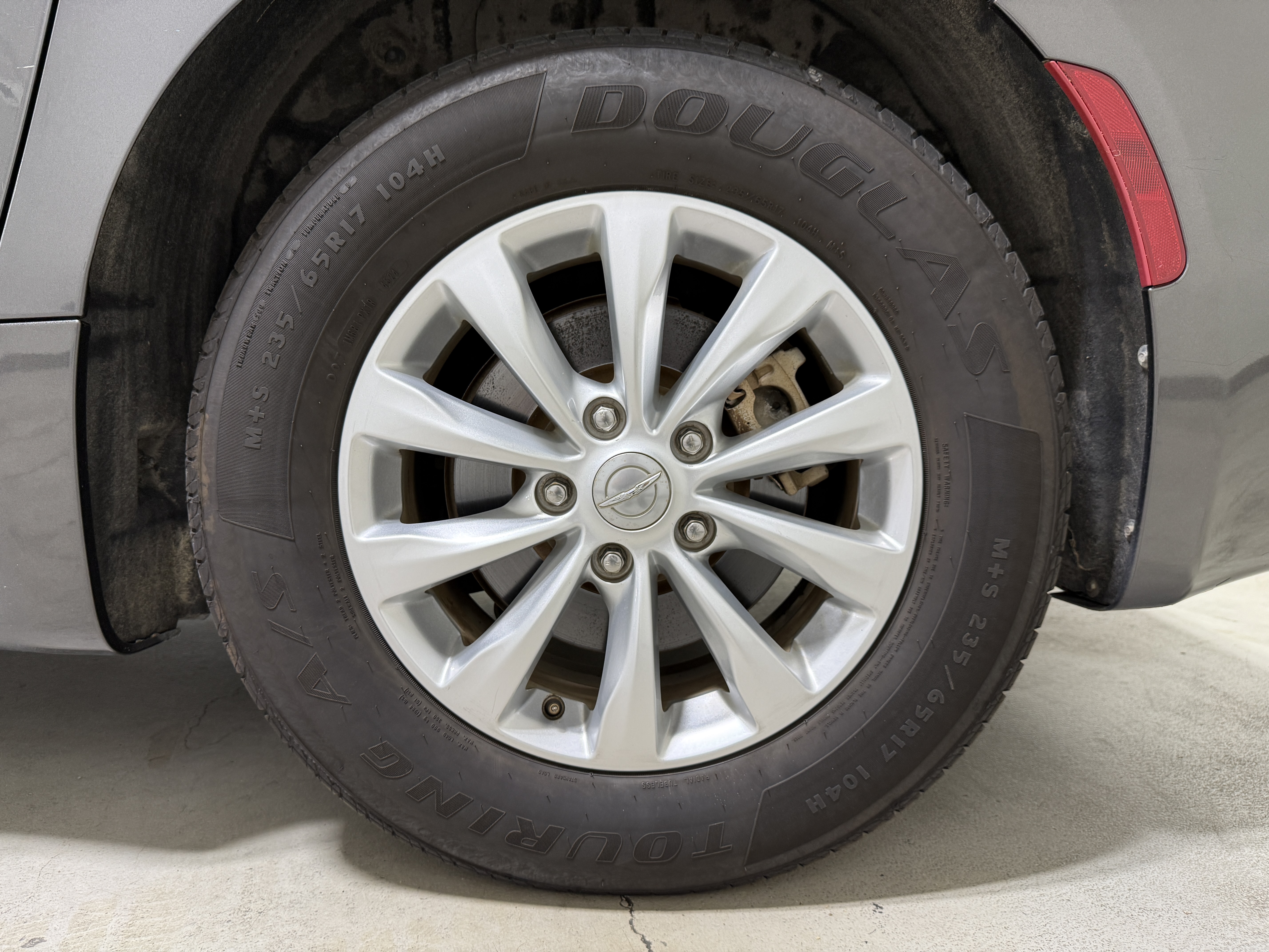 Used 2018 Chrysler Pacifica Touring-L FWD image 16