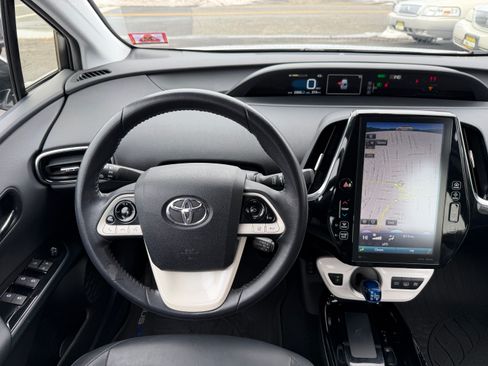 Used 2017 Toyota Prius Prime Premium image 14