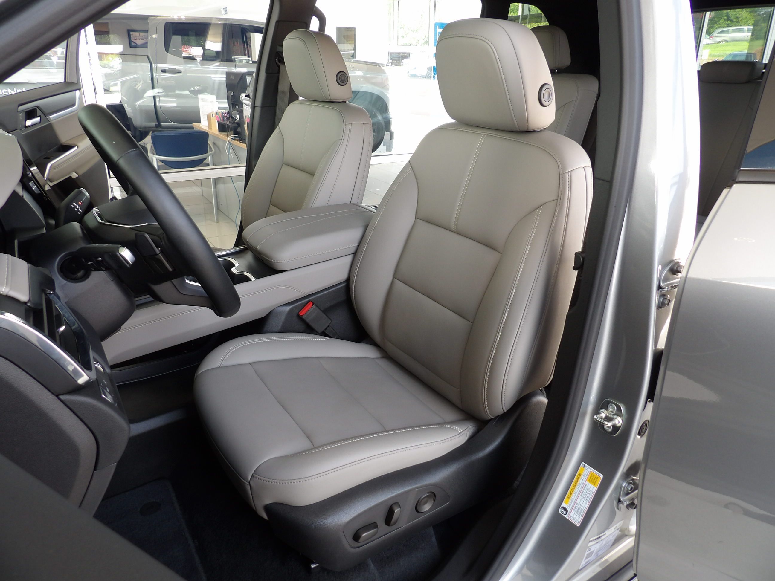 Used 2026 GMC Acadia FWD Elevation image 16