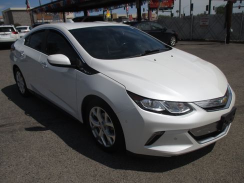 Used 2016 Chevrolet Volt Premier FWD image 3