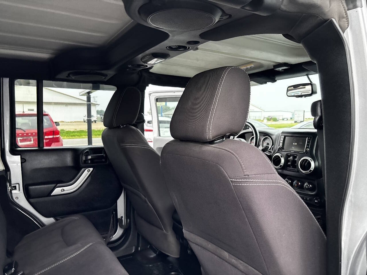 Used 2014 Jeep Wrangler 4WD Unlimited Sahara image 23