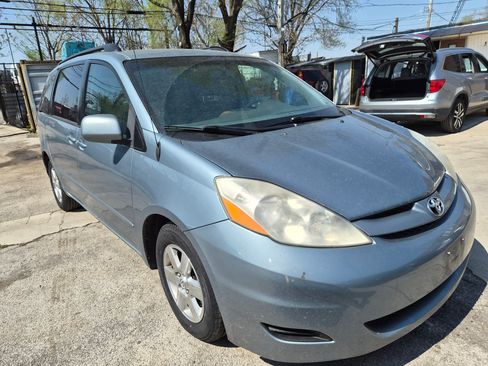 Used 2008 Toyota Sienna FWD image 2