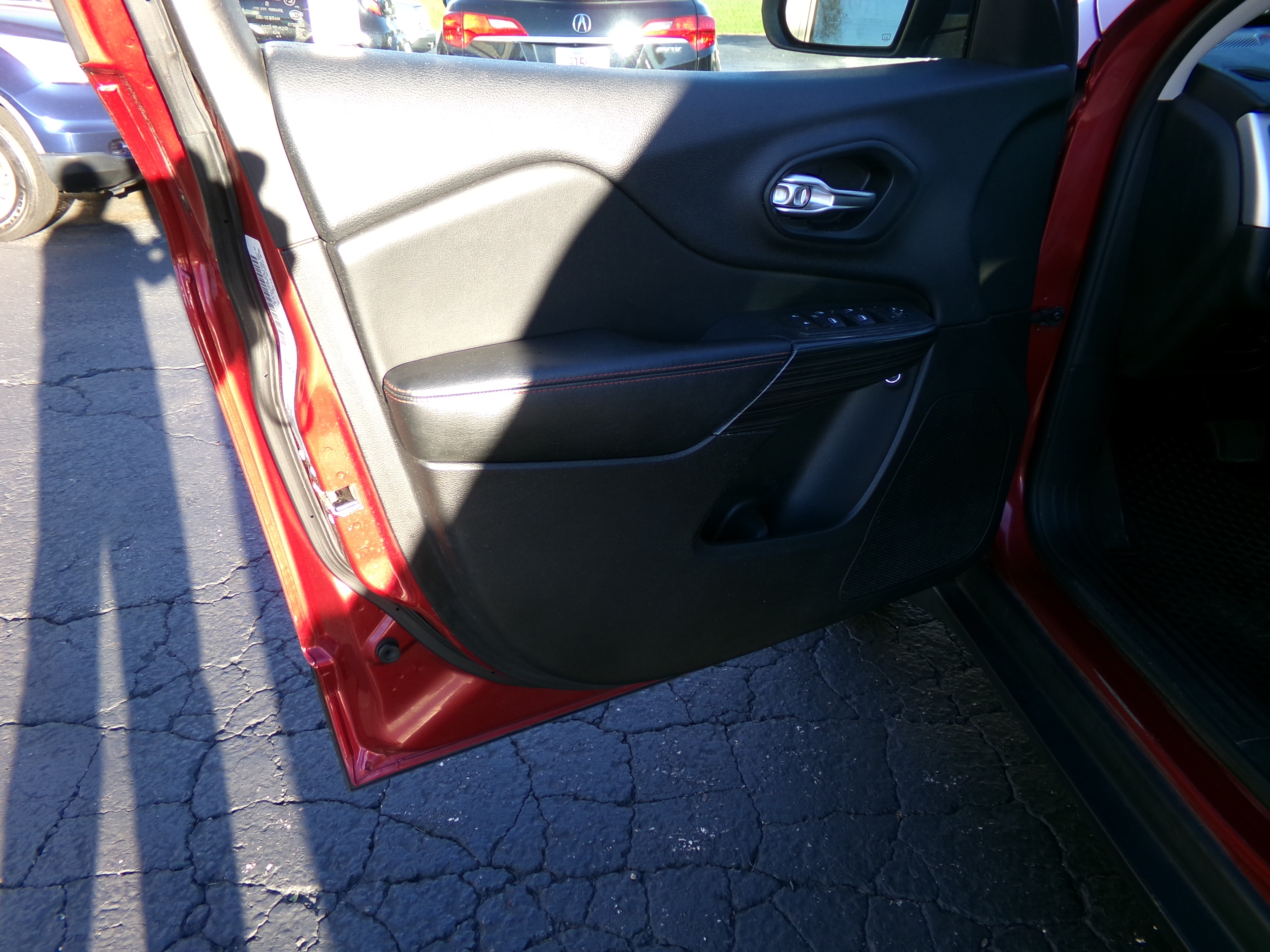 Used 2016 Jeep Cherokee 4WD Trailhawk image 16