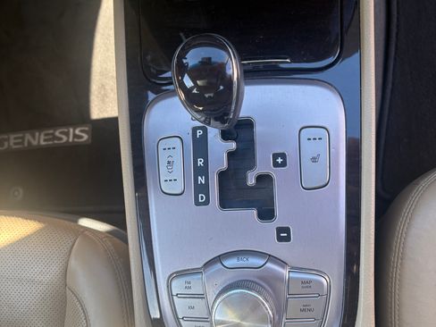 Used 2011 Hyundai Genesis 3.8 image 11