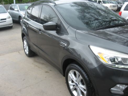 Used 2018 Ford Escape 4WD SEL image 3