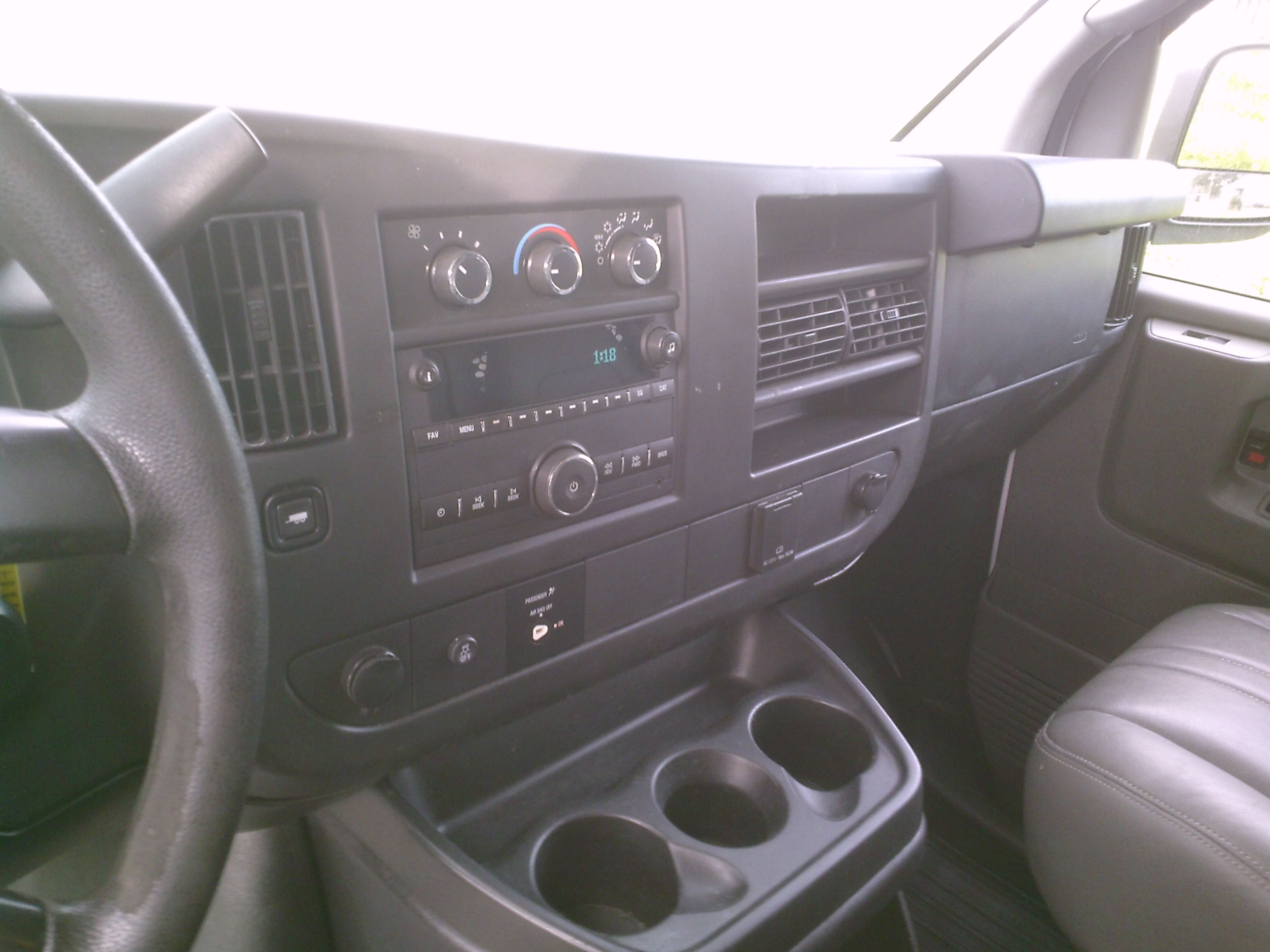 Used 2018 Chevrolet Express 2500 Extended RWD image 21