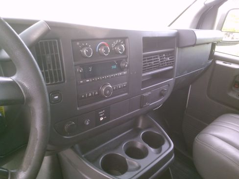 Used 2018 Chevrolet Express 2500 LS image 21