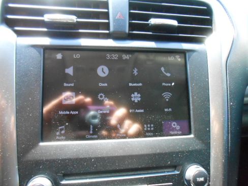 Used 2017 Ford Fusion SE FWD image 10