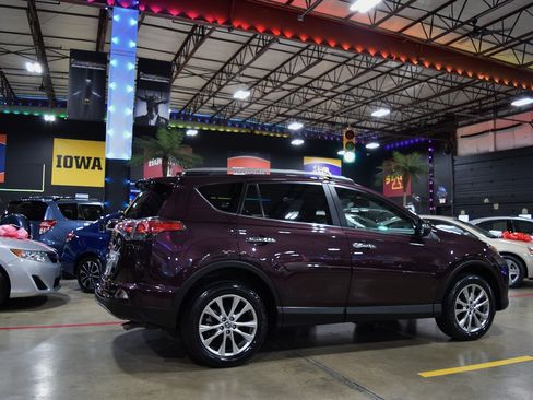 Used 2018 Toyota RAV4 FWD image 8