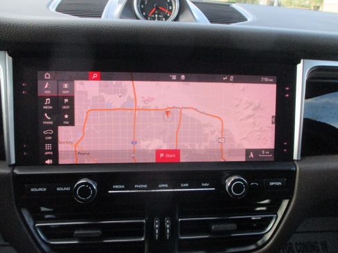 Used 2019 Porsche Macan Sport Utility 4D AWD/4WD image 5