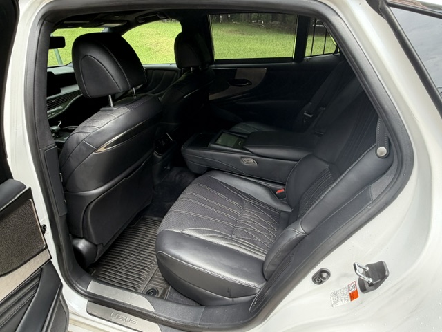 Used 2023 Lexus LS 500h AWD w/ Luxury Package image 11