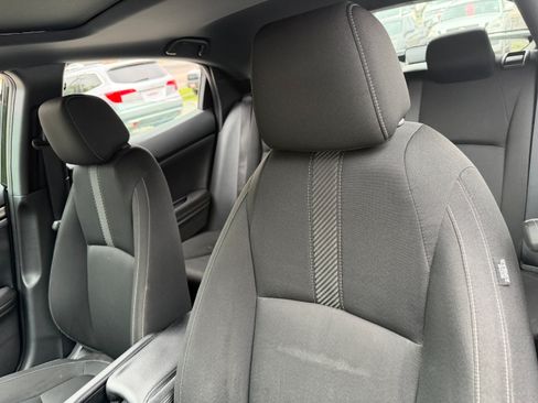 Used 2018 Honda Civic EX Hatchback image 15