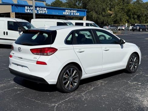 Used 2020 Hyundai Elantra GT image 6