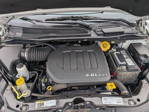 Used 2018 Dodge Grand Caravan SE image 16