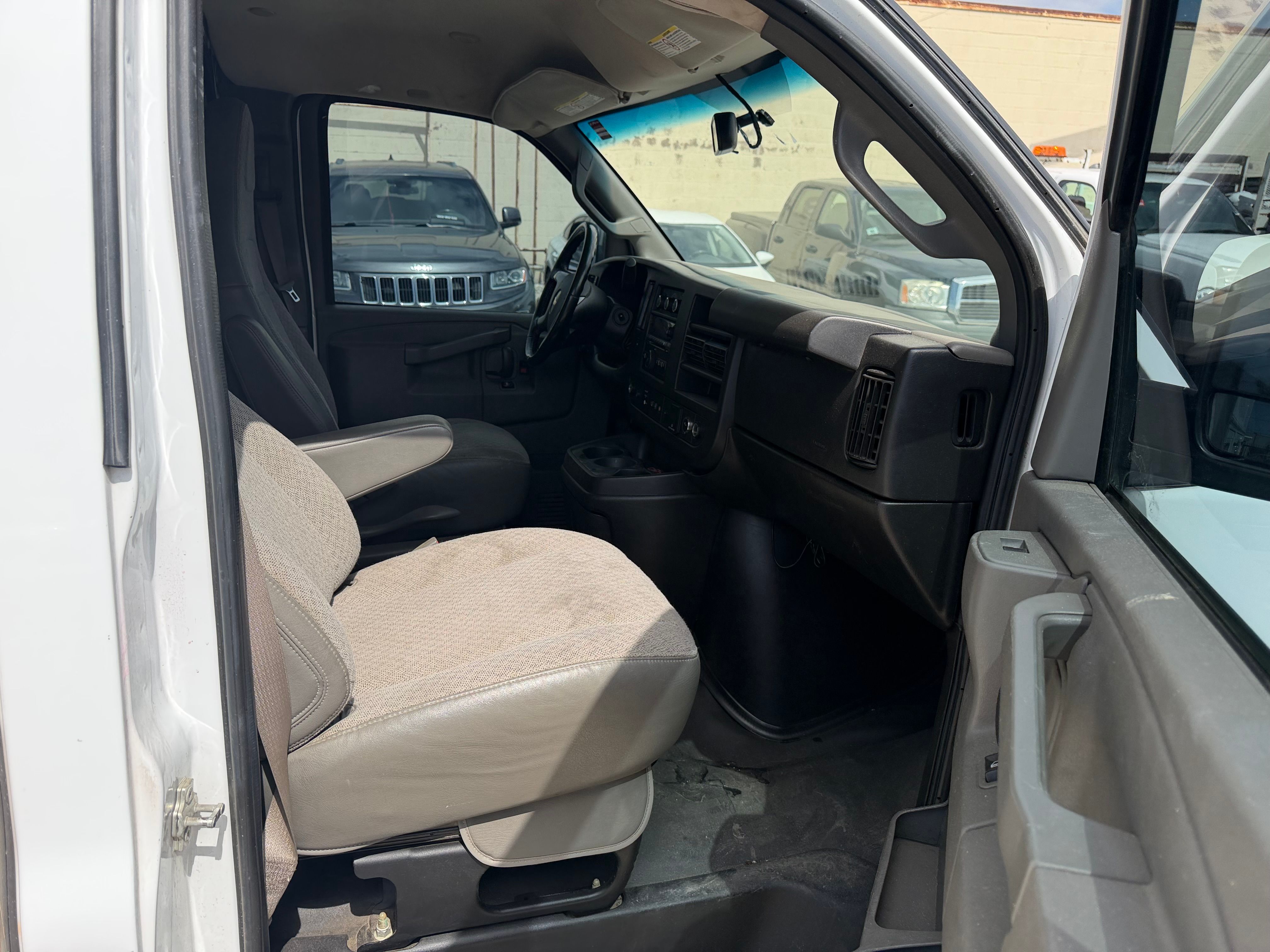 Used 2019 Chevrolet Express 3500 UNAVAIL RWD image 12