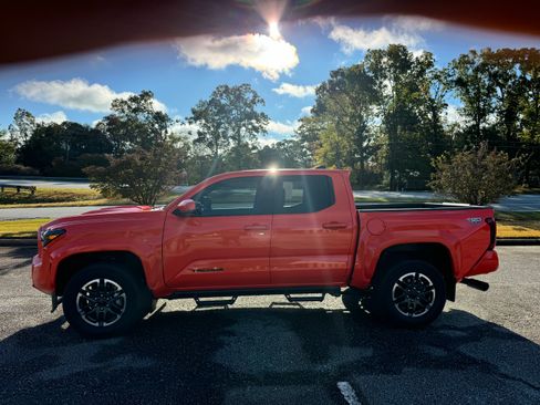 Used 2024 Toyota Tacoma TRD Sport image 4